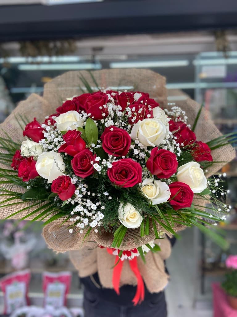 41 Gül Buketi Kırmızı Beyaz